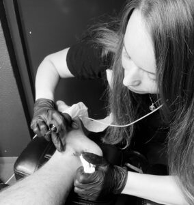 Sharon Broer voor Socialrun tattoo